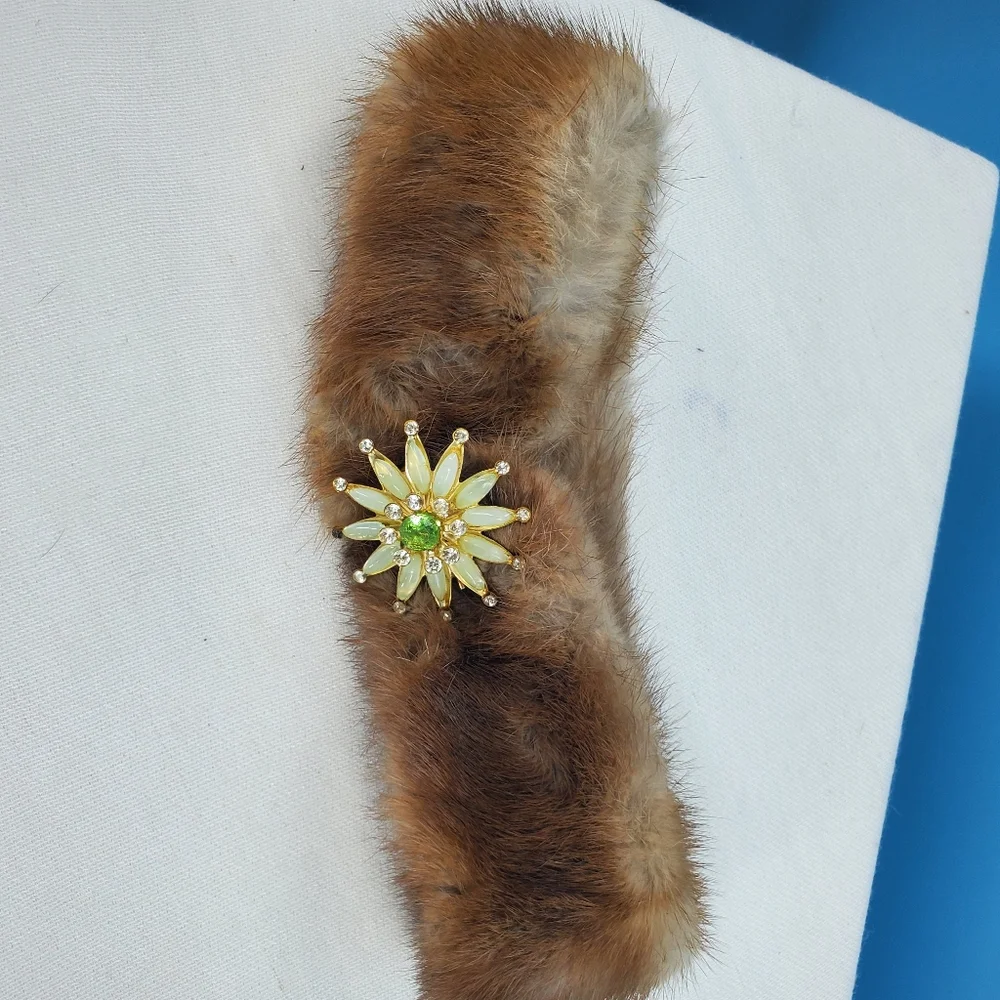 VINTAGE fox fur collar with brooch - Picture 4 of 8